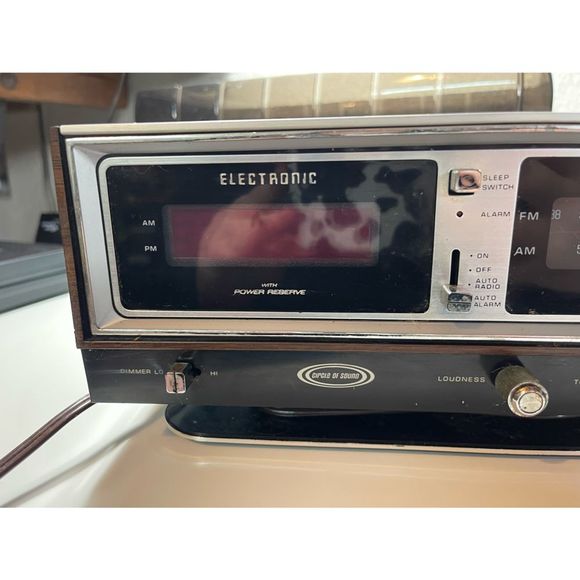 Vintage Zenith Electronic Circle of Sound Clock Radio Solid State - Picture 4 of 5